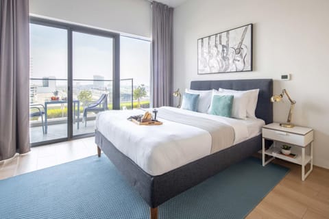 Frank Porter - Azizi Aura Apartment in Dubai