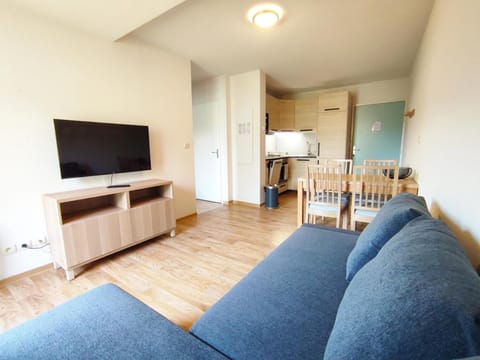 Communal lounge/ TV room, TV and multimedia, Kitchen or kitchenette, Living room, Seating area