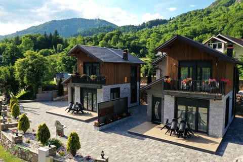 Property building, Spring, Day, Natural landscape, Garden, Garden view, Mountain view
