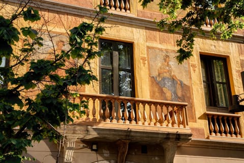 Facade/entrance