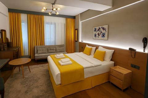 Bed, Photo of the whole room, Seating area, Bedroom