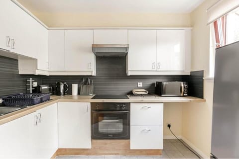 Coffee/tea facilities, Kitchen or kitchenette, oven, toaster