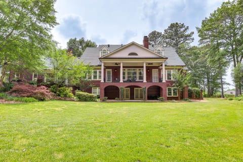 Buford Mansion with Pool about 14 Mi to Lake Lanier House in Buford