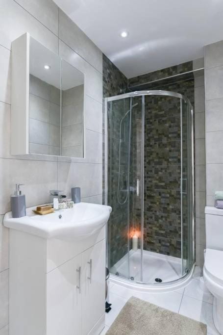 Bathroom, towels