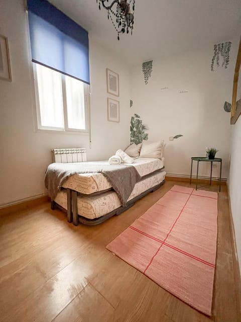 Property building, Bed, Bedroom