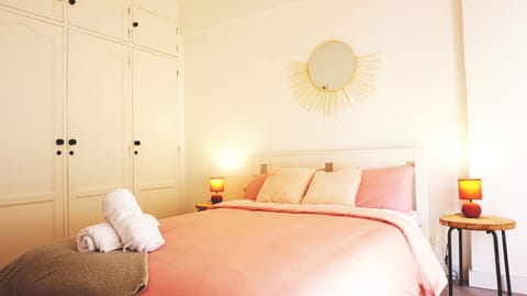 Bed, Photo of the whole room, Bedroom, wardrobe
