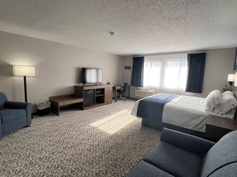 Hilltop Inn & Suites Hotel in Grove