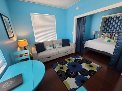 Four Suites on Duval Street w parking and pool Apartment in Key West