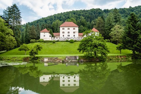 Facade/entrance, Natural landscape, Lake view