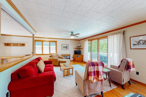 Heart Pond Hideaway House in Orland