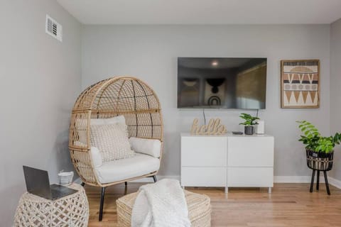 Modern Boho house in Lombard 7 min to Metra House in Oakbrook Terrace