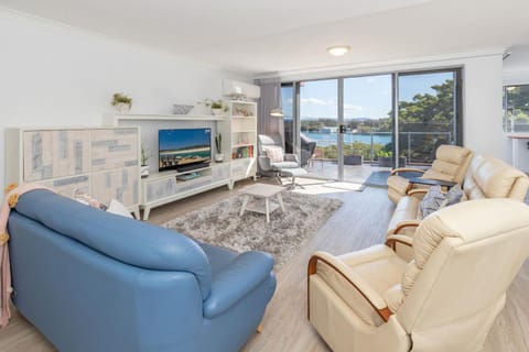 Communal lounge/ TV room, TV and multimedia, Living room, Seating area