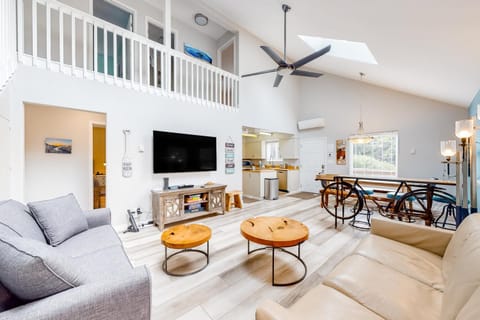 Coastal Charm House in Lincoln Beach