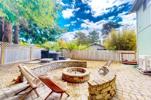 Coastal Charm House in Lincoln Beach