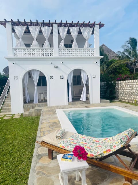 Property building, Patio, Swimming pool, sunbed