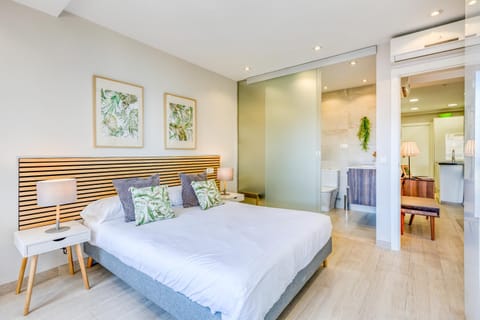 Bed, Bathroom, Bedroom