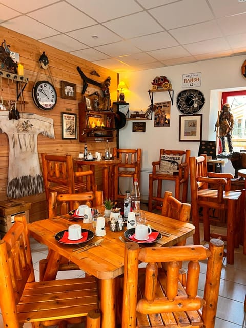Property building, Restaurant/places to eat, Breakfast