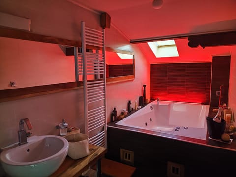 Hot Tub, Bathroom, Spa and wellness centre/facilities, Bath
