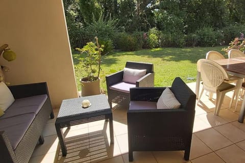 Appartement charmant en Corse avec terrasse au calme Apartment in Poggio-Mezzana