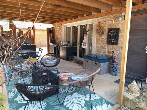 Patio, Garden, Seating area, Dining area