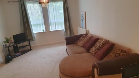 Communal lounge/ TV room, TV and multimedia, Living room, Seating area, Evening entertainment