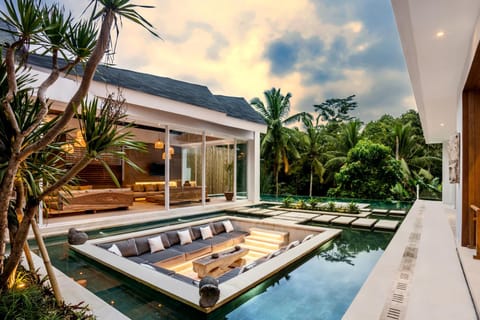 Property building, Natural landscape, Pool view, Swimming pool, internet