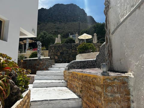 3 Bedroom House - Sleeps 15 - Pool Garden Wifi House in Piskopiano