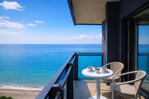 Patio, Day, Natural landscape, View (from property/room), Balcony/Terrace, Living room, Seating area, Dining area, Beach, Sea view