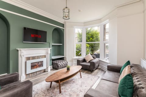 TV and multimedia, Living room, Seating area