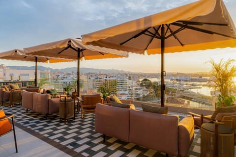 View (from property/room), Balcony/Terrace, City view, Sea view