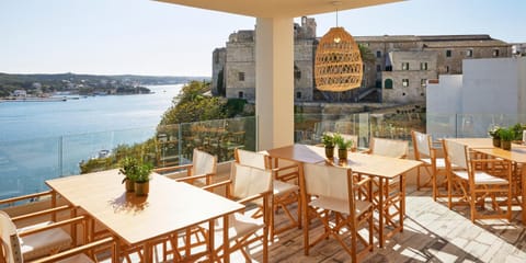 Property building, Restaurant/places to eat, View (from property/room), Balcony/Terrace, Dining area, City view, Sea view
