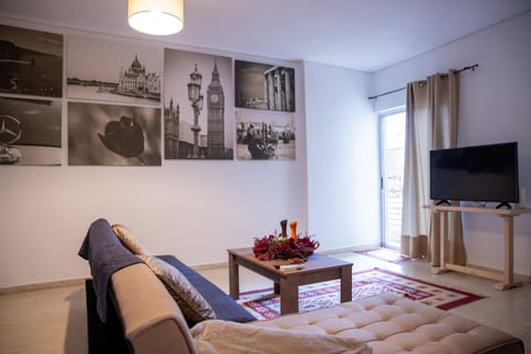TV and multimedia, Living room, Seating area, Evening entertainment