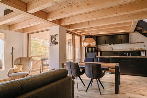 Balcony/Terrace, Living room, Seating area, Dining area, kitchen