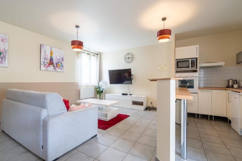 Kitchen or kitchenette, Living room, Seating area