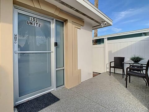 Steps From the beach, renovated 1bd 1 bth House in Indian Rocks Beach
