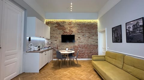 TV and multimedia, Kitchen or kitchenette