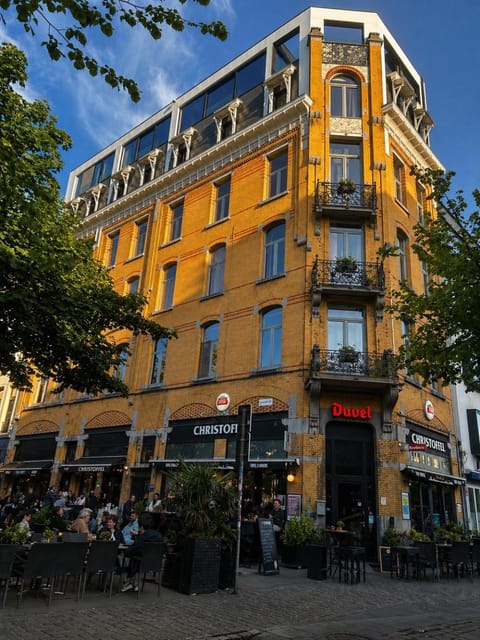 Property building, Day, Neighbourhood, City view, Location