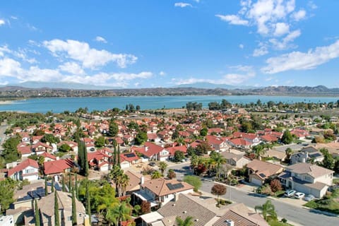 Pool-BBQ-View-Balcony-Fireplace-King-Garage-WD House in Lake Elsinore