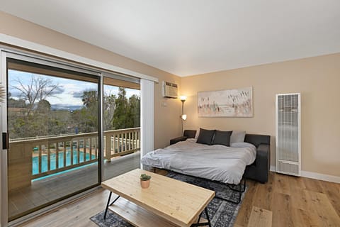 Charming 2 Room La Mesa Casita w/ Pool, BBQ & Yard Apartment in La Mesa