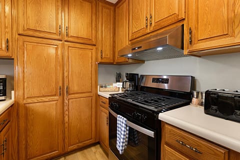 Charming 2 Room La Mesa Casita w/ Pool, BBQ & Yard Apartment in La Mesa