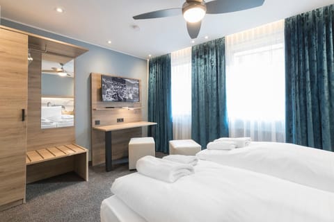 Photo of the whole room, Decorative detail, Bedroom