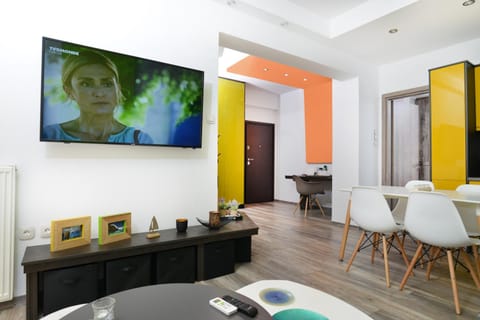 TV and multimedia, Living room, Seating area, Dining area