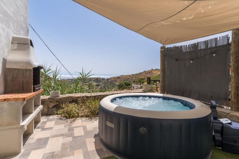 Garden, Hot Tub