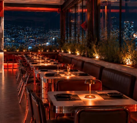 Restaurant/places to eat, Night, Balcony/Terrace, Lounge or bar, City view
