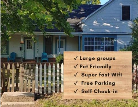 Property building, Day, Property logo or sign, Logo/Certificate/Sign, Text overlay, Street view, Certificate/Award
