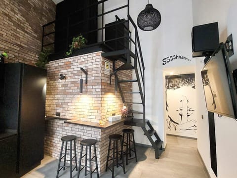 Kitchen or kitchenette, Seating area