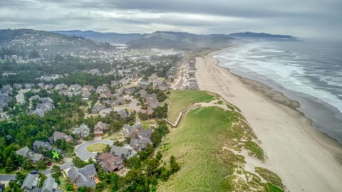 Barefoot Bungalow - Meredith Lodging House in Pacific City