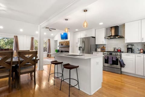 Gorgeous EST Mercedes Stdm 10-min Patio Slps 10 House in Atlanta