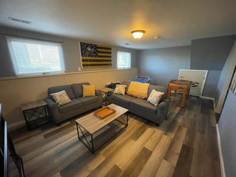 Notre Dame Get Away 4-Bdm 2-mile from Campus BBQ House in Mishawaka