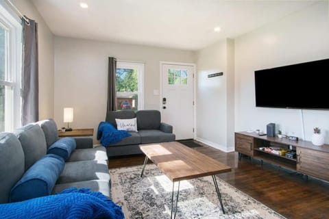 Gorgeous Notre Dame Get Away Comfy Beds WiFi Coffee Games House in Indiana